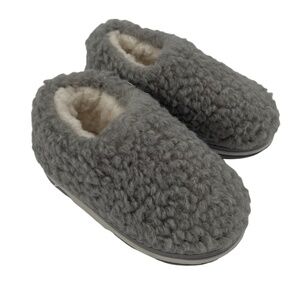 NWT Fuzzy Sherpa Lined Gray Toddler Slippers Size 26-27